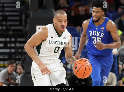 November 23, 2017: Portland State Vikings guard Bryce Canada (0) während der NCAA Basketball Spiel zwischen der Portland State Vikings und die Duke Blue Devils am Veterans Memorial Coliseum, Portland, OR. Larry C. LawsonCSM Stockfoto