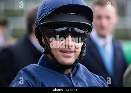 Ascot, Großbritannien. November 2017. Michael Owen, ehemaliger Fußballspieler von Liverpool, Real Madrid, Newcastle United, Manchester United, Stoke City und England, bereitet sich auf die Teilnahme am Charity Race während des Prince’s Countryside Fund Raceday auf der Pferderennbahn Ascot vor. Der Prince's Countryside Fund wurde 2010 vom Prince of Wales gegründet. Quelle: Mark Kerrison/Alamy Live News Stockfoto