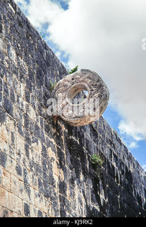 Stein ring an der große Ballspielplatz Chichen Itza, Mexiko. Stockfoto