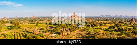 Dhammayan Gyi Pagode und Umgebung, Old Bagan, Myanmar Stockfoto