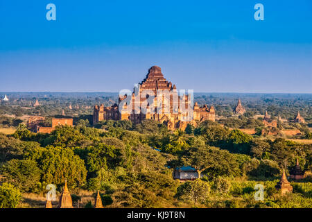 Dhammayan Gyi Pagode und Umgebung, Old Bagan, Myanmar Stockfoto