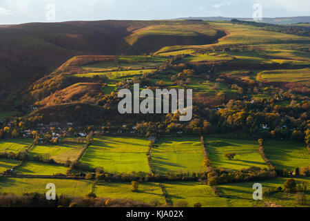 Abendlicht auf den Long Mynd, von Caer Caradoc, Shropshire, England, UK gesehen. Stockfoto