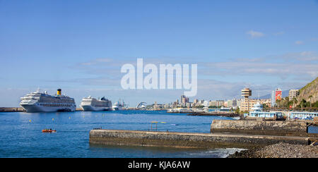 Kreuzfahrtschiff im Hafen der Hauptstadt Santa Cruz, Teneriffa, Kanarische Inseln, Spanien Stockfoto