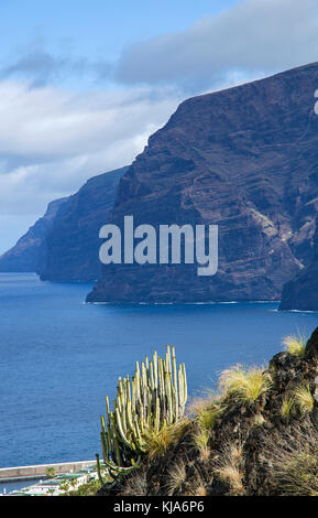Blick auf Los Gigantes an der Westkueste, Los Gigantes, Westseite der Insel, Teneriffa, Kanarische Inseln, Spanien Stockfoto