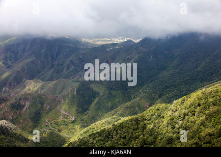 Dunkle Wolken über anagagebirge, Nordseite der Insel, Teneriffa, Kanarische Inseln, Spanien Stockfoto