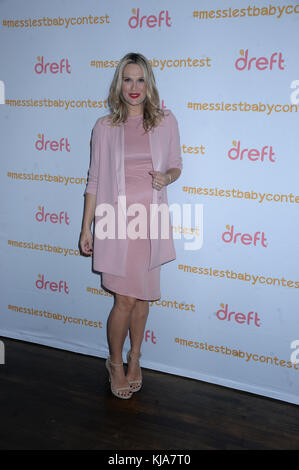 NEW YORK, New YORK, New YORK – 25. OKTOBER: Schauspielerin/Model Molly Sims nimmt am 25. Oktober 2016 in New York City am New York City People: Molly Sims Teil Stockfoto