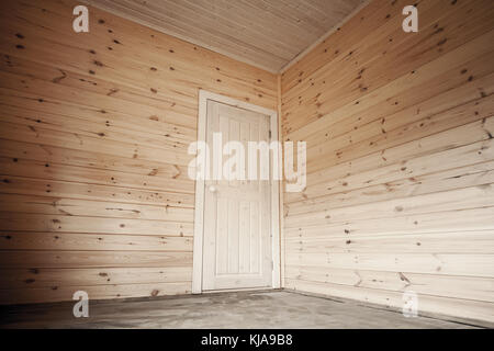 Weiße Tür im leeren Raum, Interieur aus Holz Hintergrund