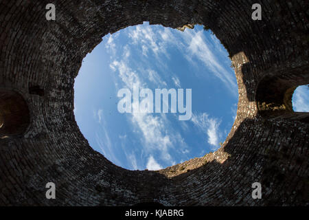 Hole in the ceiling, Ludlow Castle, Shropshire, Großbritannien, 30. Oktober 2017 Stockfoto