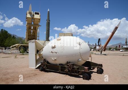 Fat man Gehäuse der Atombombe auf Nagasaki, Japan 1945 jetzt bei White Sands Missile Range New Mexiko USA Stockfoto