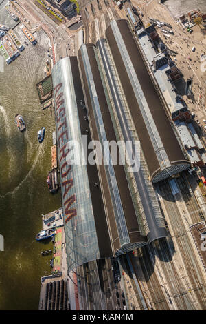 Luftaufnahme von Amsterdam und Hauptbahnhof, Die Niederlande Stockfoto