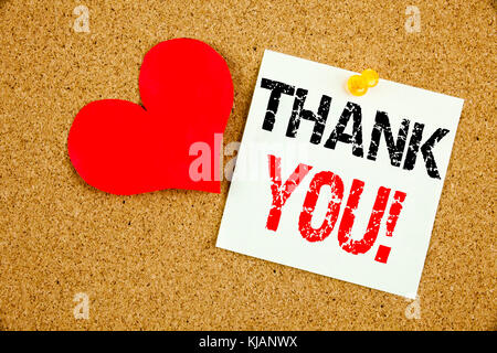 Konzeptionelle Handschrift Text Inspiration zeigt Dankeschön Konzept für Dankbarkeit Wertschätzung Nachricht und Liebe auf Haftnotiz geschrieben, re Stockfoto