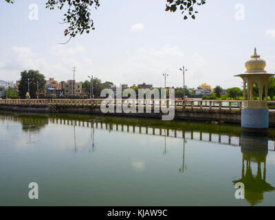 Brücke Reflexion am See - alte Udaipur Rajastan Indien Stockfoto