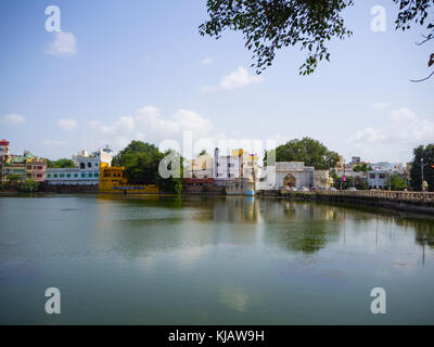 Häuser Reflexion am See - alte Udaipur Rajastan Indien Stockfoto