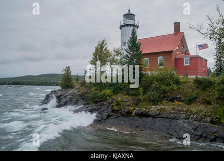 Eagle Harbor, Michigan. Eagle Harbor Light Station. Der Leuchtturm noch heute betreibt und ist auch ein Museum im National Register o aufgeführt ist Stockfoto