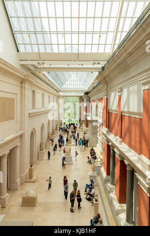 Carroll und Milton Petrie Europäischer Skulpturenhof, Metropolitan Museum of Art, Manhattan, New York City, USA, Nordamerika Stockfoto