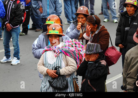 Eine Frau Bergmann nimmt Teil an einem pro Regierung März Unterstützung für Pläne einer Straße durch die TIPNIS Region zu bauen, um zu zeigen, La Paz, Bolivien Stockfoto