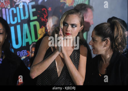 NEW YORK, NY - AUGUST 01: Cara Delevingne besucht die Weltpremiere der 'Suicide Squad' im Beacon Theater am 1. August 2016 in New York City. Personen: Cara Delevingne Stockfoto