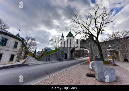 Saint Louis Tor in Québec, Kanada. in Kanada, die Stadtmauern von Quebec City sind nur noch die befestigte Stadt Wände in Nordamerika North Stockfoto