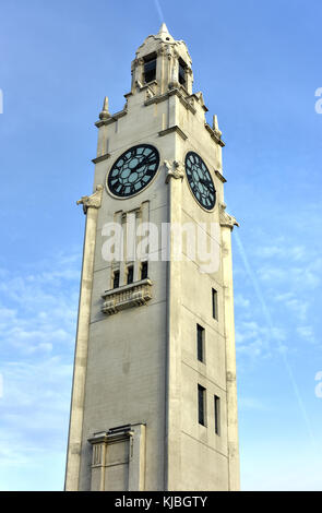 Ein Blick auf Montreal Clock Tower (Tour de l'horloge) während des Tages. Stockfoto