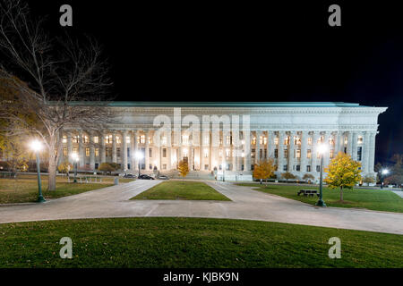 New York State Education Department Gebäude in Albany, New York bei Nacht. Stockfoto