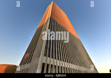 Albany, New York - November 4, 2015: Die erastus Corning Turm, auch als Bürgermeister Erastus Corning 2 Tower oder einfach die Corning Turm genannt, ist ein Sk Stockfoto