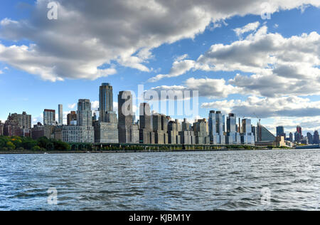 Skyline von New York City, die die Westseite im Herbst. Stockfoto