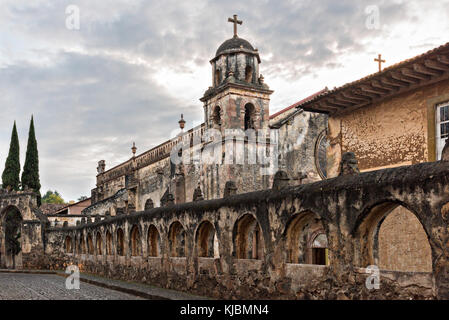 Templo del Sagrario oder Kirche der Stiftshütte in Patzcuaro, Michoacán, Mexiko. Stockfoto