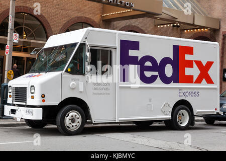 Toronto, Kanada - 14. Oktober 2017: FedEx Lieferwagen in Toronto. Provinz Ontario, Kanada Stockfoto