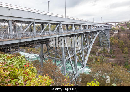 Der Whirlpool rapids Bridge über den Niagara River in Kanada Stockfoto