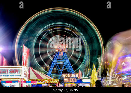 Brooklyn, New York - 28. August 2015: Wonder Wheel: Coney Island Luna Park in Brooklyn, New York. Stockfoto