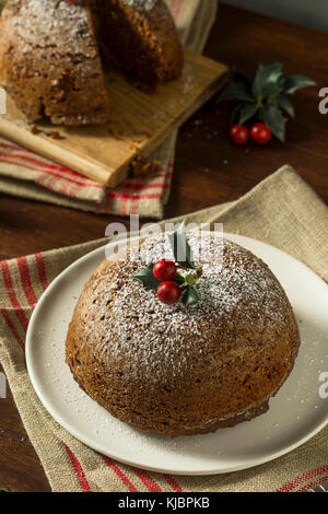 Süße hausgemachte Weihnachten figgy Pudding mit Puderzucker Stockfoto