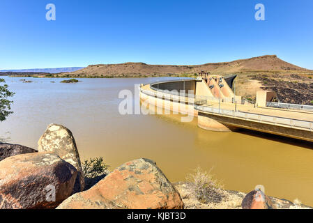 Naute Dam ist ein Staudamm außerhalb von Keetmanshoop im Karas Region von Namibia, zwischen 1970-1972 gebaut wurde und offiziell in Betrieb genommen septe Stockfoto