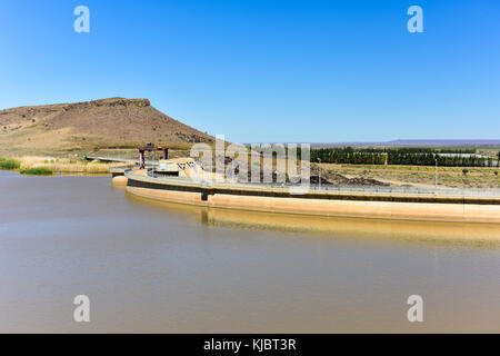 Naute Dam ist ein Staudamm außerhalb von Keetmanshoop im Karas Region von Namibia, zwischen 1970-1972 gebaut wurde und offiziell in Betrieb genommen septe Stockfoto