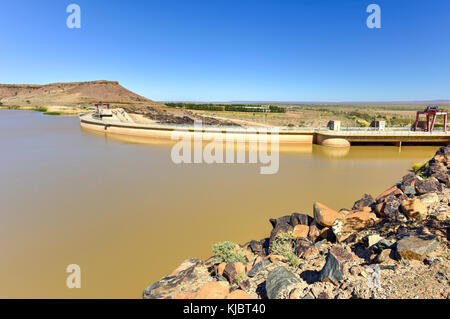 Naute Dam ist ein Staudamm außerhalb von Keetmanshoop im Karas Region von Namibia, zwischen 1970-1972 gebaut wurde und offiziell in Betrieb genommen septe Stockfoto