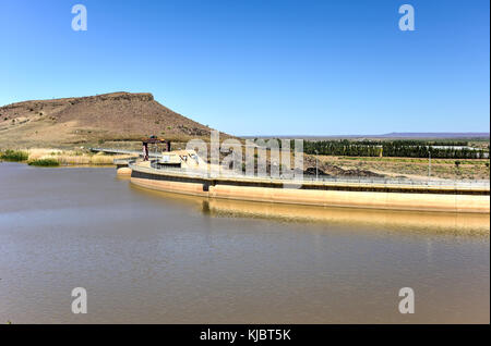 Naute Dam ist ein Staudamm außerhalb von Keetmanshoop im Karas Region von Namibia, zwischen 1970-1972 gebaut wurde und offiziell in Betrieb genommen septe Stockfoto