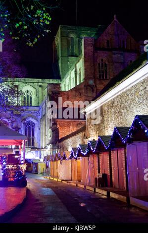 Winchester Weihnachtsmarkt nach Ladenschluss, Winchester, Großbritannien Stockfoto