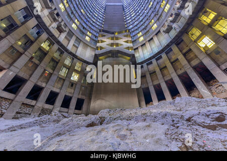 Ponte City inneren Zylinder. Ponte City ist ein bekannter Wolkenkratzer in der Hillbrow Nachbarschaft von Johannesburg. Stockfoto