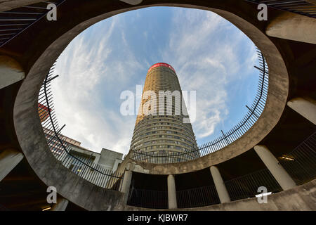 Ponte City inneren Zylinder. Ponte City ist ein bekannter Wolkenkratzer in der Hillbrow Nachbarschaft von Johannesburg. Stockfoto