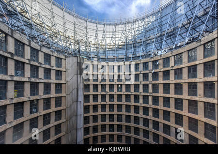 Ponte City inneren Zylinder. Ponte City ist ein bekannter Wolkenkratzer in der Hillbrow Nachbarschaft von Johannesburg. Stockfoto