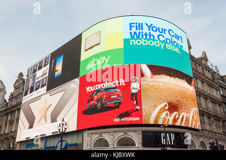 Leuchtreklamen in Piccadilly Circus, Piccadilly, West End, Westminster, London, England, Vereinigtes Königreich Stockfoto