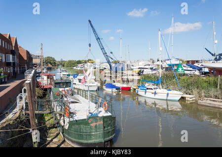 Stadt Kai am Fluss Stour, Sandwich, Kent, England, Vereinigtes Königreich Stockfoto