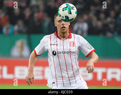 Esprit-Arena Stadion DŸsseldorf, Deutschland, 24.10.2017, Deutscher Fußballpokal, Spieltag 2, , Fortuna DŸsseldorf (Düsseldorf) gegen Borussia Mšnchengladbach (Mönchengladbach, Gladbach) --- Rouwen Hennings (F95) Stockfoto