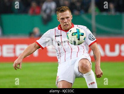 Esprit-Arena Stadion DŸsseldorf, Deutschland, 24.10.2017, Deutscher Fußballpokal, Spieltag 2, , Fortuna DŸsseldorf (Düsseldorf) gegen Borussia Mšnchengladbach (Mönchengladbach, Gladbach) --- Rouwen Hennings (F95) Stockfoto