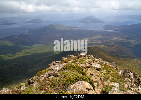 Blick auf Lake Pedder von den Hängen des Mount Eliza Stockfoto