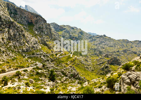 Haarnadelkurven auf Road Through Mountains, Mallorca, Balearen, Spanien Stockfoto