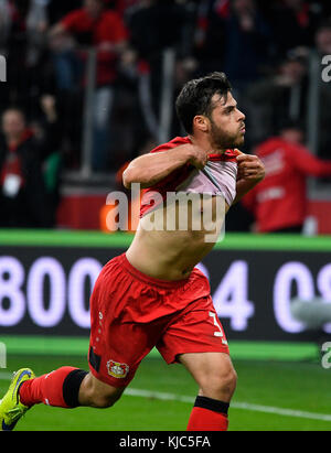 BayArena Stadion Leverkusen Deutschland, 28.10.2017, erste Bundesliga-Saison 2017/18 Spieltag 10, Bayer 04 Leverkusen gegen 1.FC Kšln (Köln) --Kevin Volland (LEV) feiert Stockfoto