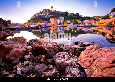 Stadt Vrbnik Hafenblick Morgenglut, Insel Krk, Kvarner Bucht, Kroatien Stockfoto