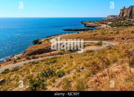 Azure tyrrhenische Meer malerische Bucht, Torre und isolidda isolidda Strand Spiaggia di, Taormina, San Vito lo Capo, Sizilien, Italien Stockfoto