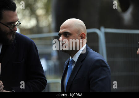 London, UK, 22/11/2017 Sajid Javid spricht mit den Medien auf College Green, über den Haushalt. Stockfoto