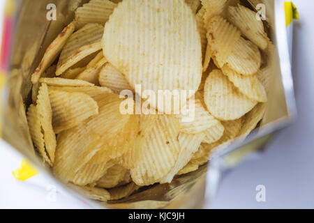 Kartoffelchips verpackt in Beutel essen Stockfoto